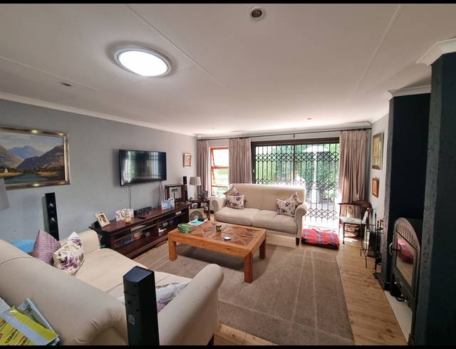 3 BEDROOM CLUSTER RENTED IN DOUGLASDALE